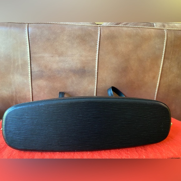 Louis Vuitton Epi Lussac/ Black - Picture 4 of 9